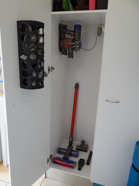 cordless Dyson V6 Absolute review Dyson Accessories Storage, Dyson Wall Mount Ideas, Dyson Stick Vacuum Storage Ideas, Rangement Dyson, Cordless Vacuum Storage Ideas, Dyson Storage Ideas, Dyson Vacuum Storage, Dyson Vacuum Storage Ideas, Vacuum Storage Ideas