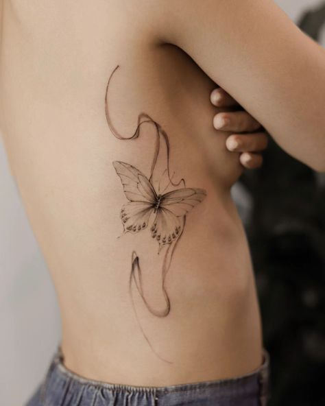 A delicate dance of ink and skin, where a butterfly takes flight amidst elegant swirls. - 𝗩𝗜𝗖𝗘𝗡𝗧𝗘𝗥 𝗧𝗔𝗧𝗧𝗢𝗢 𝗦𝗧𝗨𝗗𝗜𝗢 12C/3 Nguyen Thi Minh Khai, P. Da Kao, Q.1, TP.HCM, Vietnam #banhdonuttattoo #saigonvicenteam #butterflytattoo #flowtattoo Butterfly Side Tattoo, Ink Poisoning, Tattoo Rib, Tattoos On Side Ribs, Tattoo Stencil Outline, Sides For Ribs, Side Tattoos, Women's Tattoo, Female Tattoo