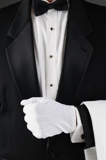 French Waiter, Butler Aesthetic, Hotel Hospitality, All Black Suit, Butler Service, Silver Service, Billionaire Life, Unanswered Questions, Super Yacht