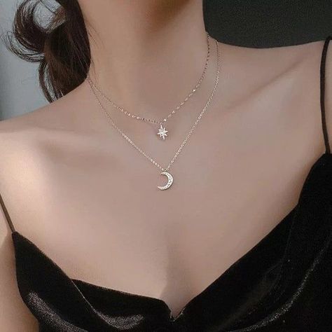 Moon Necklace Aesthetic, Simplistic Jewelry, Moon And Star Necklace, Moon Choker, Star And Moon Necklace, Pretty Jewelry Necklaces, Necklace Star, Necklace Moon, Double Layer Necklace