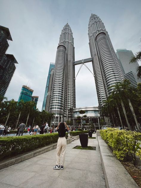 Petronas Twin Towers, Kuala Lumpur, Malaysia Malaysia Itinerary, Petronas Twin Towers, Cartoons Dp, Kuala Lumpur City, Batu Caves, Fruit Wallpaper, Baby Swimwear, Kuala Lumpur Malaysia, Twin Towers