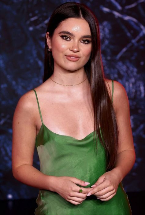 Actress Landry Bender wearing green dress Landry Bender, Meg Donnelly, Money Pictures, Teen Actresses, Concert Outfit, Green Dress, Celebrity Style, Party Dress, Slip Dress