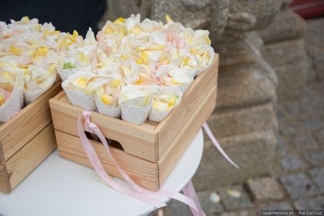 Ideias para os cones de pétalas e arroz #casamentos #casamentospt #casamento #wedding #weddings #love #amor #ido #wedo #weddingday #party #festa #amazing #lovely #inspiração #inspiration #decoração #decoration #cute Takeout Container, Weddings