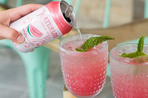 Flavored Water Can Be a Healthy Alternative to Soda — Here Are 10 Brands Dietitians Love | Livestrong.com Sparkling Water Recipes, Soda Replacement, Flavored Waters, Healthy Soda, Sparkling Mineral Water, Flavored Sparkling Water, Homemade Cocktails, Water Branding, Diet Soda