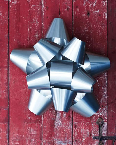 Santa sees plenty of aluminum flashing when making his rounds—it is often used on roofs to make seams watertight. #marthastewart #christmas #christmastree #holidaydecor Best Outdoor Christmas Decorations, Martha Stewart Holiday, Inexpensive Christmas, Homemade Wreaths, Metal Bow, Candy Decorations, Outdoor Candles, Christmas Decorations Diy Outdoor, Outdoor Holiday Decor