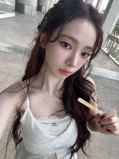 aespa karina Karina Aespa, Me As A Girlfriend, Whiplash, Black Mamba, Korean Makeup, Instagram Update, Korean Girl, Kpop Girls, Girl Group