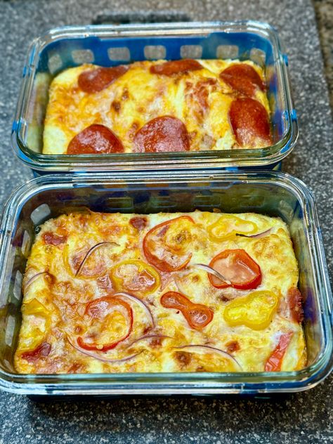 Pizza Egg Bowls – Planned Then Prepped Pizza Bowls, Egg Pizza Breakfast, High Protein Low Carb Breakfast, Pizza Craving, Low Calorie Pizza, Egg Pizza, Protein Pizza, Pizza Bowl, Protein Bowls