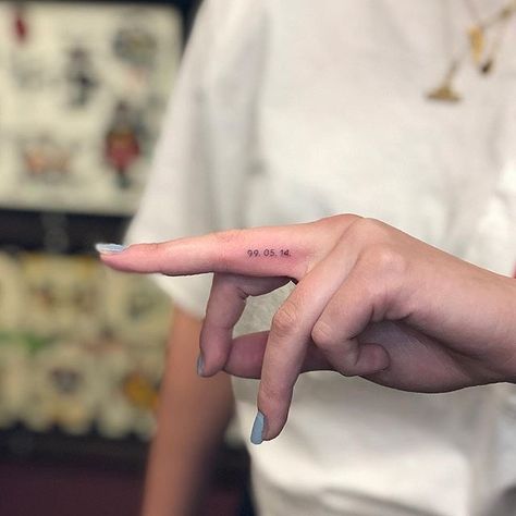 Tato Minimal, Small Finger Tattoos, Date Tattoos, Finger Tattoo For Women, Ring Finger Tattoos, Disney Tattoo, Initial Tattoo, Cute Tiny Tattoos, E Tattoo