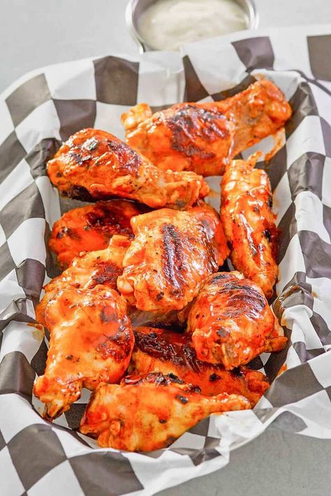 Grilled Buffalo Wings, How To Grill Chicken, Marinated Wings, Best Grill Recipes, Grilled Buffalo Chicken, Cheese Salad Dressing, Hot Wing Sauces, Beef Kebabs, Wings Recipe Buffalo