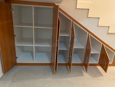 Under Stairs Organization, Under Stairs Shoe Storage, Shoe Storage Under Stairs, Interior Design Under Stairs, Under Stairs Space, Under Stairs Storage Ideas, Stairs Storage Ideas, تحت الدرج, Under Stairs Storage