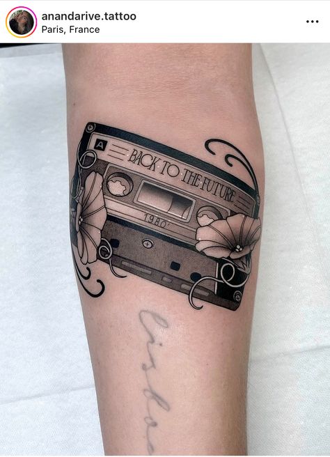 Cassette Tattoo, 90s Tattoos, Chic Tattoo, Wall Of Sound, Traditional Tattoo Sleeve, Tattoo For Son, Music Tattoo, Music Tattoos, Dope Tattoos