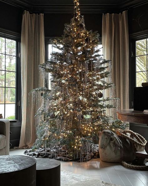 Stunning Christmas tree covered in tinsel kellyelko.com Sean Anderson, Tinsel Christmas Tree, Tinsel Tree, Real Christmas Tree, A White Christmas, Christmas Interiors, Christmas Tree Inspiration, Beautiful Christmas Trees, Pretty Christmas