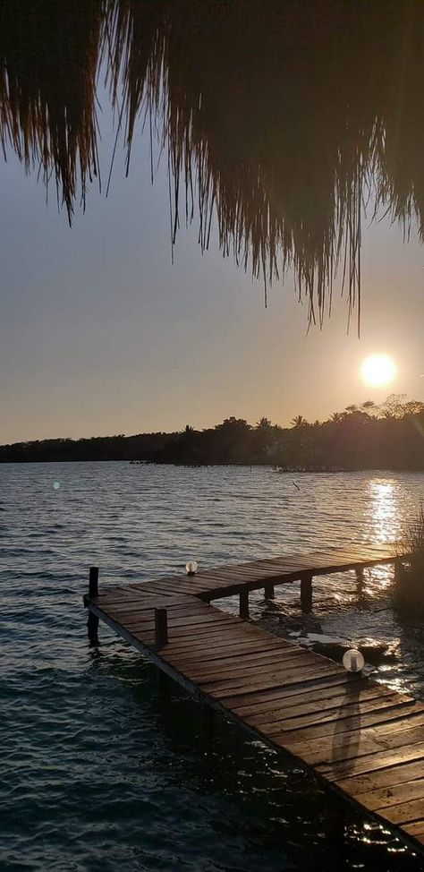 Laguna de Bacalar Quintana Roo  #bacalar #mexico #yucatan #quintanaroo #vacation #travel #mexicotravel #visitmexico Bacalar Quintana Roo, Quintana Roo Mexico, Summer Poses, Yucatan Mexico, Cancun Mexico, Quintana Roo, Cozumel, Beautiful Lakes, Caribbean Islands