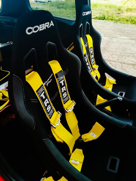 Cobra Monaco Pro bucket seats with TRS yellow harnesses fitted into our customers race car. A great setup at fantastic prices. Racing Interior, Mx5 Na, Pink Car Accessories, Racing Harness, Seat Toledo, Racing Seats, Pink Car, Jeep Life, Bucket Seats