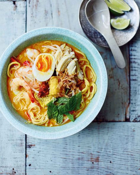 Laksa Recipe, Korean Food Recipes, Malaysian Curry, Curry Laksa, Chili Oil Recipe, Tom Yum Soup, Rice Vermicelli, Best Soup Recipes, Malaysian Food