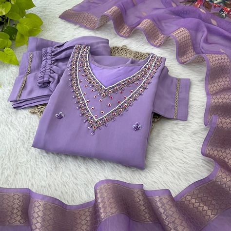 ‘ PRICE-1300 free ship 🔥 *SIZE*: M-38 L-40 ,XL-42, XXL-44 Dm for order whatsup 8309874411 or Dm to @hansicollections inbox *👍100% QUALITY SATISFACTION GUARANTEED CODE - DN-388 Lavender ** Launching New Designers Kurti Pent Dupatta 3 pic Set *👇 Product Info 👇* *FABRIC*-Kurti Premium Roman Silk Soft Fabric With Handwork Neck , Sleeve 3/4 With Fancy Lece *DUPATTA* : Chanderi Jaqucart Butti 2 Said Borders All Over Zari With Digital Print With (2.20 Mtr) *Pant* - Premium Roman Silk ... Lavender Kurti Designs, Lavender Kurti, Kurti Designs, News Design, Soft Fabric, Borders, Soft Fabrics, Lavender, Product Launch