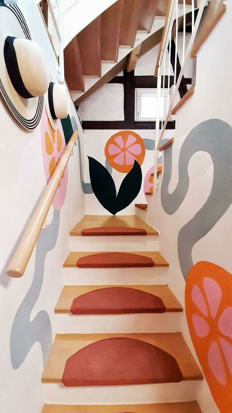 Paint The Staircase Rafael Uriegas, Modern Stair Railing Ideas, Modern Steps, Unique Stairs, Stair Design Ideas, Stair Railing Ideas, Lightning Ideas, Modern Stair Railing, Painted Staircases