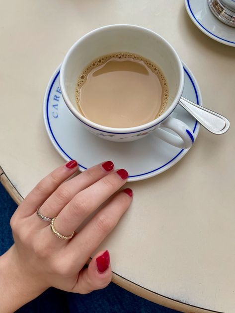 How French Girls Do Their Nails Nails In France, French Style Nails Classy, French Women Nails, South Of France Nails, Paris Manicure, Italian Women Aesthetic, Every Day Nails, Parisian Nails, French Nail Polish