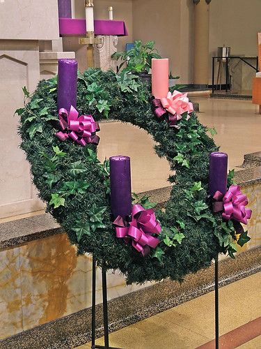 Saint Mary Magdalen Roman Catholic Church, in Saint Louis,… | Flickr Catholic Advent Wreath, Advent Church Decorations, Aesthetic Christmas Tree, Advent Wreath Candles, Advent Decorations, Advent Ideas, Church Christmas Decorations, Church Altar Decorations, Christmas Tree Decor Ideas