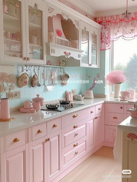 Kawaii Kitchen Aesthetic, Pink Kitchen Vintage, Pink House Interior, Girly House, Pink Kitchens, Kawaii Kitchen, Cocina Shabby Chic, Dream Apartment Decor, Shabby Chic Interiors