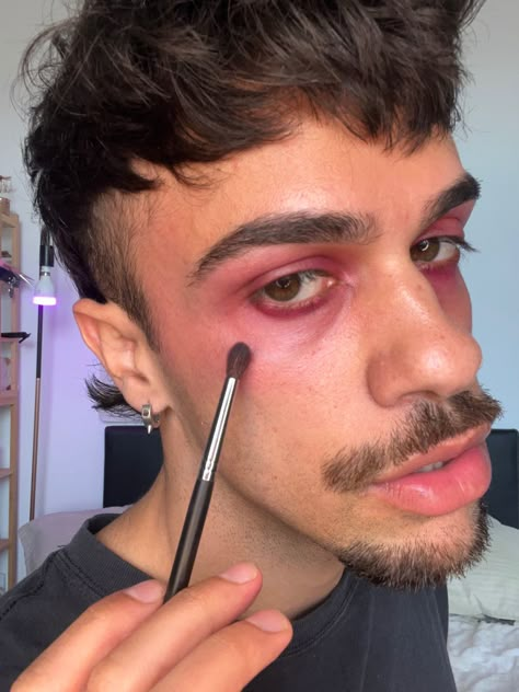 Eye Makeup Men Aesthetic, Halloween Makeup Guys Easy, Evil Makeup Men, Guy Vampire Makeup, Man Vampire Makeup, Vampire Makeup Looks Men, Men’s Vampire Makeup, Vampire Make Up Men, Mens Devil Makeup