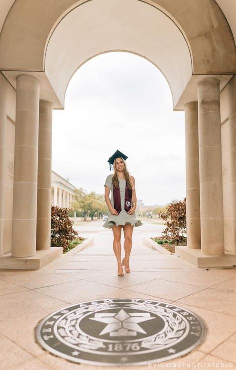 Aggie Graduation Pictures, Grad Picture Outfits, Tamu Graduation, College Pictures, College Graduation Photoshoot, College Graduation Pictures Poses, College Senior Pictures, College Graduation Pictures, Senior Portrait Poses