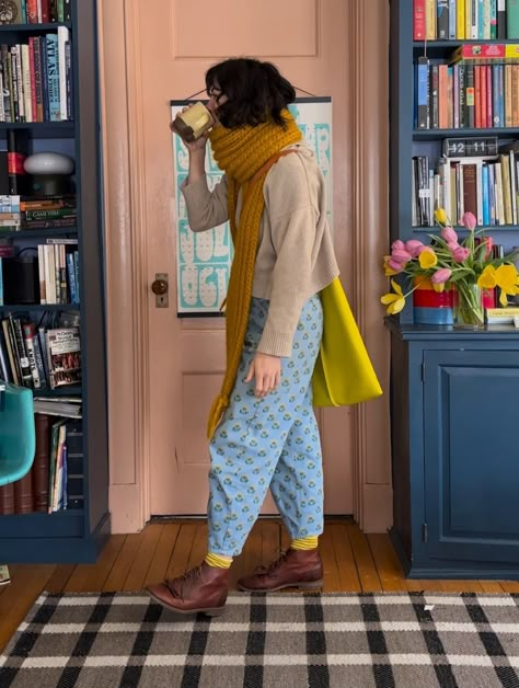 ig homerunballerina Styling Clogs Outfit, Warm Colors Outfit, Complementary Colors Outfit, Scandi Summer Style, Mustard Sweater Outfit, Comfy Work Outfits, Art Teacher Style, In My Twenties, Colors Outfit