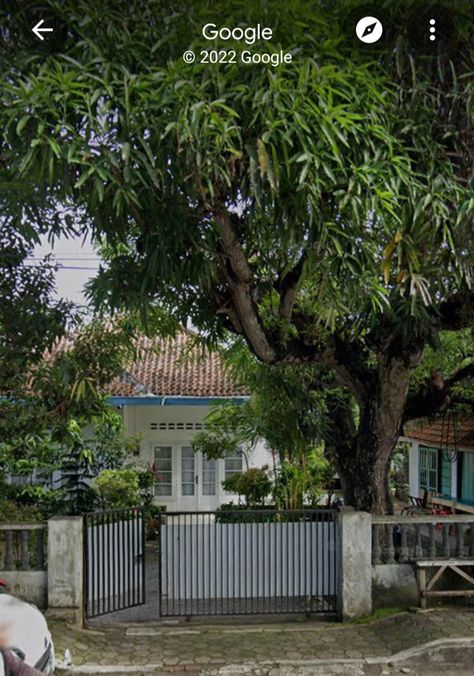 Old Vintage House Exterior, Vintage House Philippines, Malay Traditional House, Malaysia Traditional House, Vintage House Exterior, Indonesian House, Indonesian Dutch Colonial House, Joglo House Java, Dutch Colonial Homes