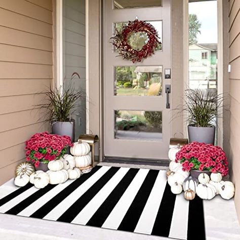 Small Front Porch Fall Decor, Front Porch Decor Spring, Halloween Rules, Pumpkin Decor Ideas, Decorating Your Front Porch, Spring Patio, Door Mats Outdoor, Outdoor Fall Decor Ideas, Planting Mums