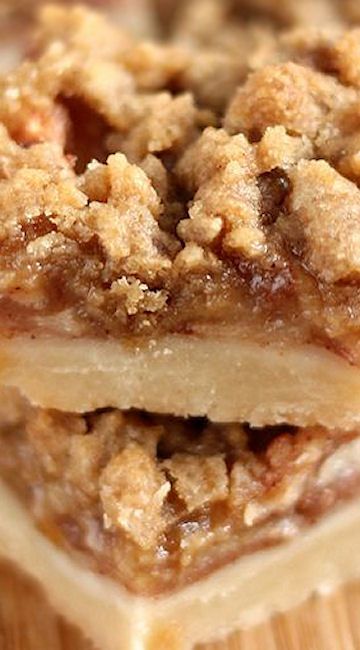 The Best Apple Crisp, Shortbread Bars Recipes, Apple Crisp Cheesecake, Apple Recipes Healthy, Baked Apple Recipes, Best Apple Crisp, Apple Pie Bars, Tiramisu Dessert, Apple Recipes Easy