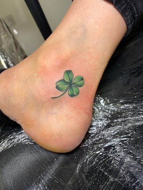 Clover Ankle Tattoo, Clover Tattoo Ideas, Tattoo On Ankle, Leaf Clover Tattoo, Four Leaf Clover Tattoo, Clover Tattoo, Shamrock Tattoos, Clover Tattoos, Tattoos With Kids Names