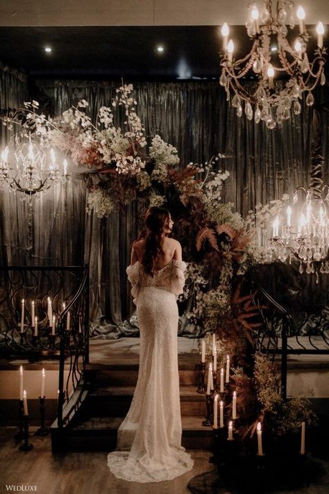 Moody Romantic Wedding Dress, Dark Wedding Florals, Gothic Winter Wedding, Dark And Moody Wedding Decor, Dark Romantic Wedding Dress, Dark Academia Wedding Dress, Dark Moody Romantic Wedding, Dark Modern Wedding, Gothic Wedding Ceremony