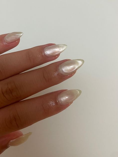 Pearl Summer Nails, Jelly Nails Medium Length, Shell Chrome Nails, Short Almond Pearl Nails, Summer Shimmer Nails, Pearly Gel Nails, Pearl Jelly Nails, Ocean Pearl Nails, Clam Shell Nails