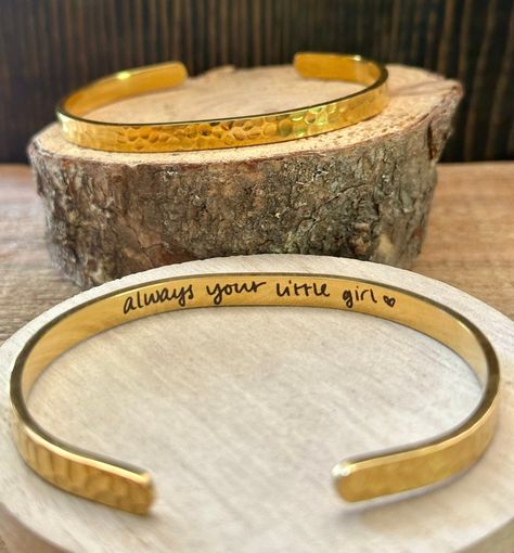 This listing is for ONE stainless steel silver or gold, textured cuff bracelet with a handwritten message or signature on the inside. This custom bracelet makes a unique, custom gift for the mother of the bride or groom, the bride from her parents or husband to be, or from a loved one she has lost.  With your handwritten message on the inside, she is sure to cherish it forever.  It is dainty, so it can be worn on her special day as she walks down the aisle. This bracelet is made from 316L stainl Mob Gift, Husband To Be, Mother Of The Groom Gift, Handwriting Bracelet, Wedding Gifts For Parents, Mother Of The Bride Gift, Mom Wedding Gift, Mother Of The Groom Gifts, Wedding Gifts For Groom