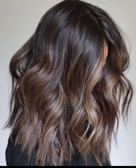 Brunette Balayage Hair Medium Caramel Dark Brown Subtle Ombre, Brunnete Balayage Brunettes, Brunette Ombre Balayage, Balayage Hair Ideas, Dark Brown Balayage, Balayage Long Hair, Dark Brunette Hair, Inspo Hair, Ash Blonde Balayage