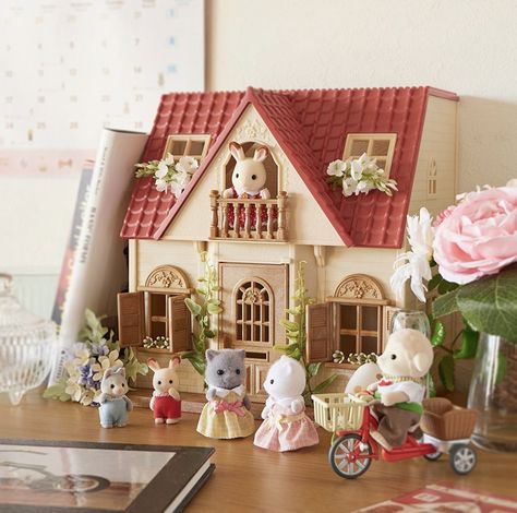 Sylvanian Families House, Sullivan Family, Critters 3, Calico Critters Families, Family Decor, Little Critter, Sylvanian Families, Cute Toys, Christmas Wishlist