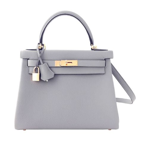 #Hermes #Kelly #Bag Retourne Gris Mouette Togo Gold Hardware Grey Kelly Bag, Hermes Kelly 25 Retourne, Hermes Store, Kelly Bags, Hermes Kelly 25, Hermes Kelly Bag, Grey Bag, Perfect Handbag, Hermes Box