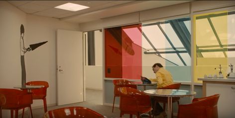 "Her" Film Art Direction - Production Design Fashion Her 2013, Spike Jonze, Office Movie, Her Film, Still Life Artists, Her Office, Bright Art, Production Design, She Movie