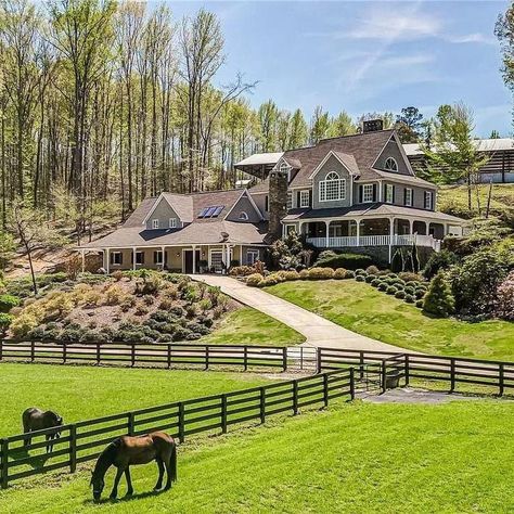 Minecraft Ranch, Farm Vibes, Cottage Rustic, Courtyard Landscaping, Run In Shed, Dream Life House, Casa Country, Equestrian Estate, Barn Plans