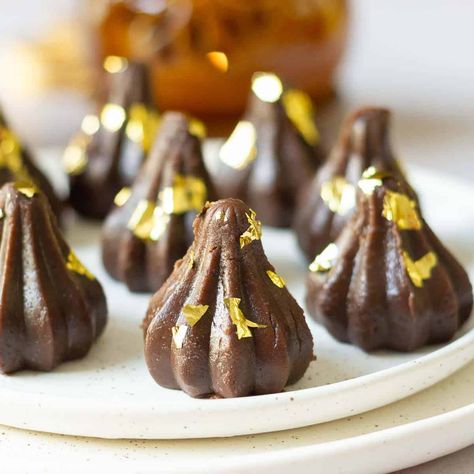 The Best Chocolate Modak Chocolate Modak, Chocolate Dates, Modak Recipe, Sweet Dumplings, Gulab Jamun, Tres Leches Cake, Edible Gold, Caramel Chocolate, Artisan Food