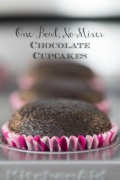 Easy Chocolate Cupcakes, Filled Cupcakes, Easy Cupcakes, Cupcake Pan, Easy Chocolate, Chocolate Cupcakes, Cake Batter, Vegetarian Chocolate, Cupcake Recipes