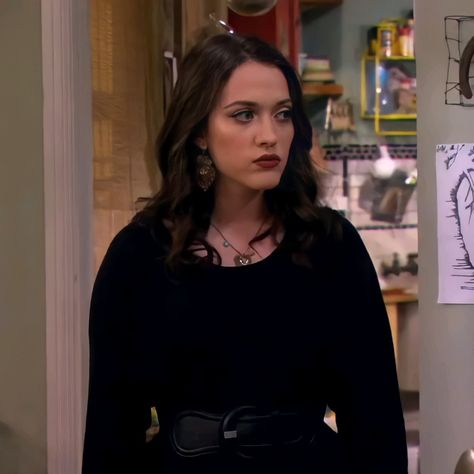 Two Broke Girls Max Black, Max Two Broke Girls Icon, Two Broke Girls Aesthetic, Two Broke Girls Max, Max Black Outfits, Max Black Icon, Kat Denning, Girls Tv Series, Fran Fine