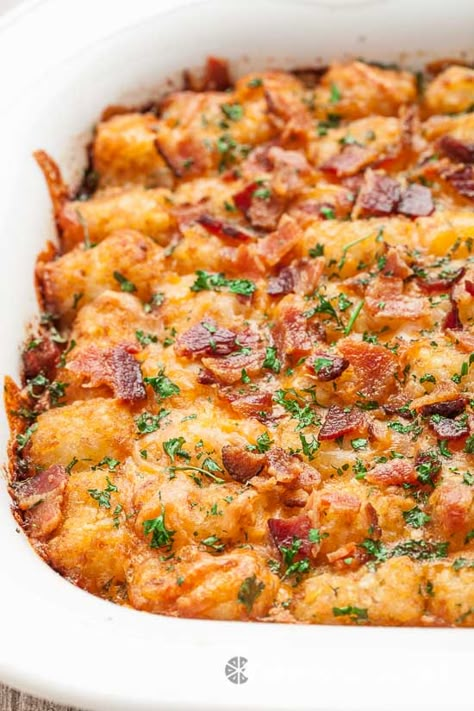 Lasagna Ravioli, Cheesy Tater Tots, Tater Tot Breakfast Casserole, Tater Tot Breakfast, Tater Tots, Holiday Breakfast, Christmas Breakfast, Breakfast Bake, Breakfast Brunch Recipes