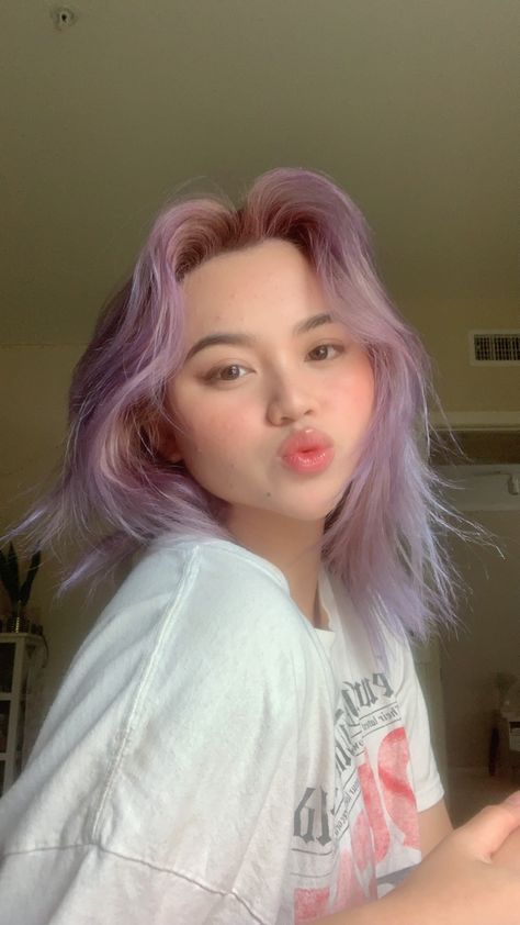 Lilac Hair Short, Light Purple Hair Short, Lavender Short Hair, Light Purple Short Hair, Lavender Hair Short, Light Lavender Hair, Purple And Pink Hair Short, Shoulder Length Lavender Hair, Short Curly Lavender Hair