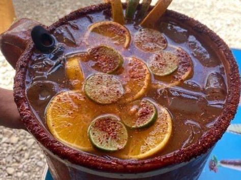 Receta de cantarito de 20 litros, la bebida perfecta para armar la fiesta. Tequila Sunset, Mexican Style Dresses, Tequila Sunrise, Mexican Style, 30th Birthday, Punch Bowl, Tequila, Bowl, Drinks