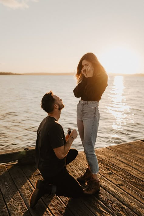 Surprise Engagement Photos, Surprise Proposal Pictures, Engagement Proposal Photos, Cute Proposal Ideas, Proposal Photoshoot, Proposal Pictures, Cute Engagement Photos, Couple Engagement Pictures, Surprise Engagement