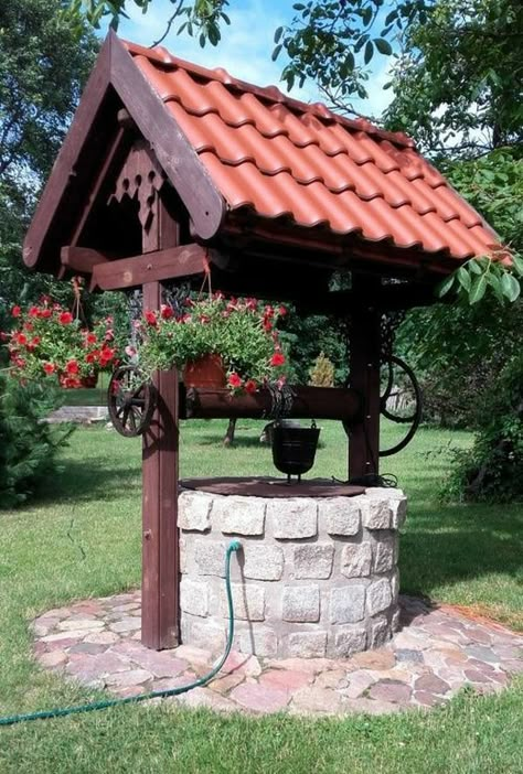 Water Well House, Wishing Well Garden, Creative Garden Decor, Wishing Wells, Garden Gazebo, Backyard Lighting, Garden Fountains, Water Well, Garden Fencing