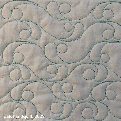 Free Motion Quilting – Bubble Wave | ipatchandquilt Easy All Over Free Motion Quilting Designs, Quilting Feathers Free Motion, Machine Quilting Designs Free Motion, Easy Free Motion Quilting Patterns, Easy Free Motion Quilting Designs, Spiral Quilting, Free Motion Quilting Designs, Quilt Stencils, Quilting Stitch Patterns