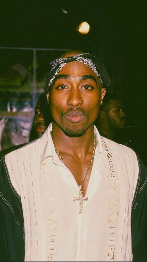 Tupac Wallpaper 2pac Makaveli, Tupac Photos, Tupac Makaveli, Tupac Art, Tupac Wallpaper, Hip Hop Playlist, 90s Rappers, Rap Singers, Tupac Pictures