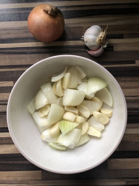 Onion Remedy For Cough, Onion Water Recipe, Onion Cough Remedy, Onion Water For Cough, Onion For Cough, Natural Cough Remedy, Skincare Routine And Products, Onion Water, Natural Body Detox